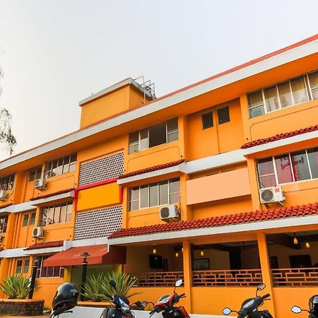 Oyo 18794 Hotel Colva Plaza Ngoại thất bức ảnh